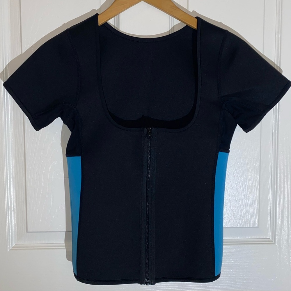 Women’s Neoprene sweat shirt with short sleeves and zipper size Small in Black